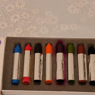 Lot 285: Art Supplies Lot