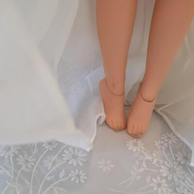 Lot 300: Vintage MADAME ALEXANDER Bride Doll (no box)