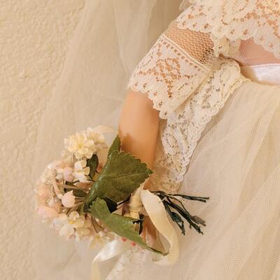 Lot 300: Vintage MADAME ALEXANDER Bride Doll (no box)