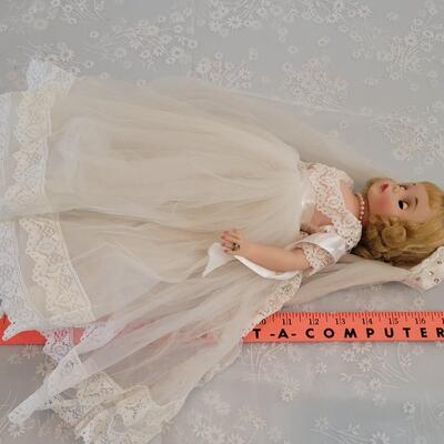 Lot 300: Vintage MADAME ALEXANDER Bride Doll (no box)