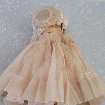 Lot 301: Vintage MADAME ALEXANDER Kathy Cry Baby Doll (no box)