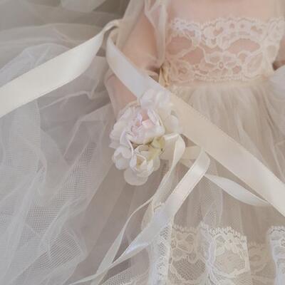 Lot 302: Vintage MADAME ALEXANDER Bride Doll (no box)