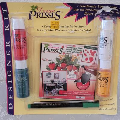 Lot 304: Art Supplies & Rubber Stamps lot