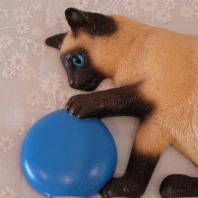 Lot 320: Mid Century Cat Sitting (doorway or shelf ect.)