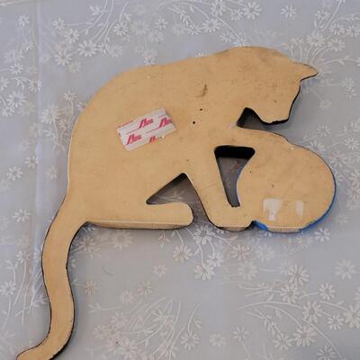 Lot 320: Mid Century Cat Sitting (doorway or shelf ect.)