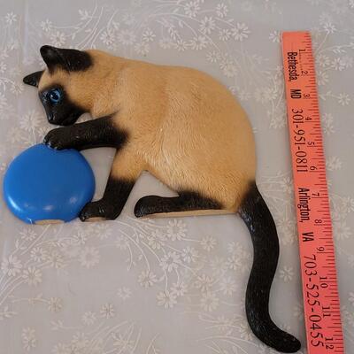 Lot 320: Mid Century Cat Sitting (doorway or shelf ect.)