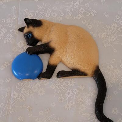 Lot 320: Mid Century Cat Sitting (doorway or shelf ect.)