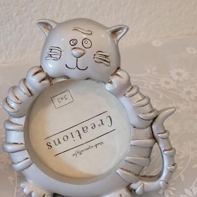 Lot 321: Cat Picture Frames