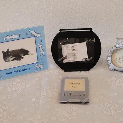 Lot 321: Cat Picture Frames