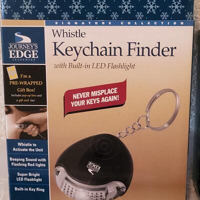 Lot 325: (2) Memo Organizer, Pocket Tool and Keychain Finder
