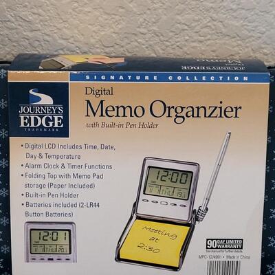 Lot 325: (2) Memo Organizer, Pocket Tool and Keychain Finder