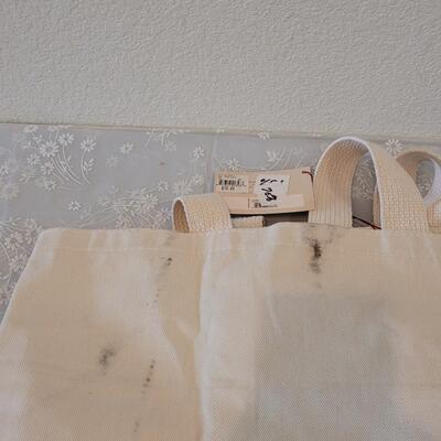 Lot 332: Tote Bag, Shopping Bags, Makeup Bags, Lip Stick Case