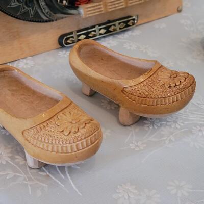 Lot 333: Wood Shoes, Picture Frame and Cat Trinket Box