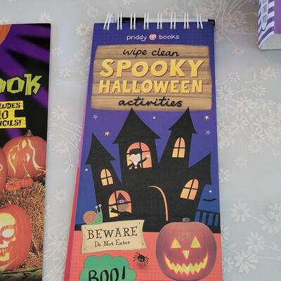 Lot 344: Speak & Repeat Witch, Pumpkin Paint, Carving Set and Stencils 
