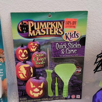 Lot 344: Speak & Repeat Witch, Pumpkin Paint, Carving Set and Stencils 