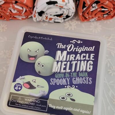 Lot 348: Halloween Dish Towels and Miracle Melting Spooky Ghosts