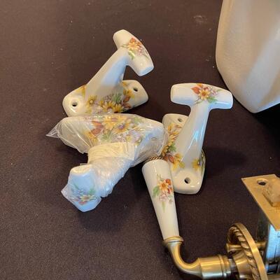 #10 Sunflower Drop in Bathroom Sink W/ Towl Hooks, Door Knob 2 towel rack 