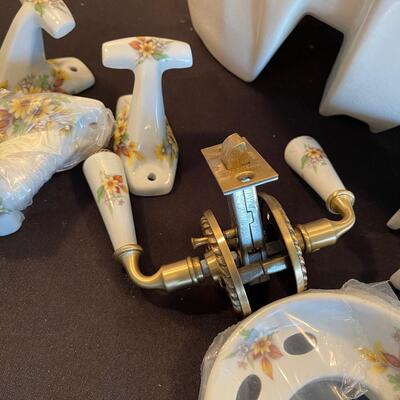 #10 Sunflower Drop in Bathroom Sink W/ Towl Hooks, Door Knob 2 towel rack 