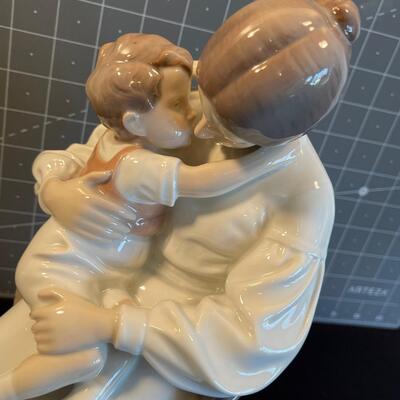#24 Royal Copenhagen Mother & Child 