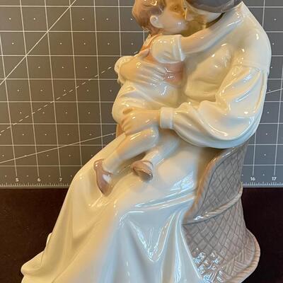 #24 Royal Copenhagen Mother & Child 