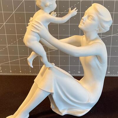 #26 Kaiser Mother and Child Statue 