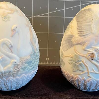 #79 (2) Lladro Eggs 
