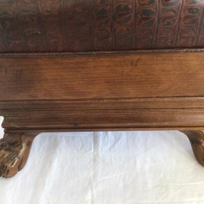 932-Footed Ottoman