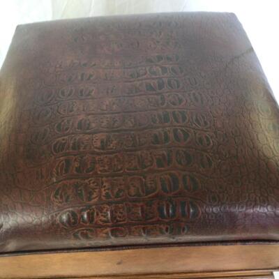 932-Footed Ottoman