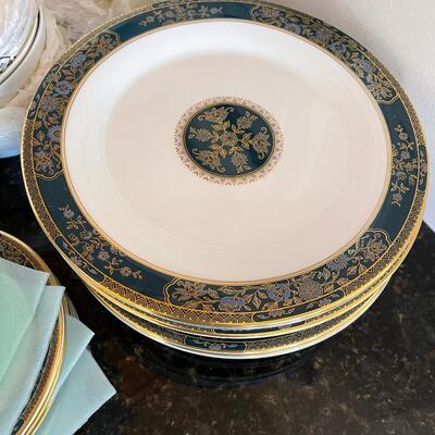 #119 Royal Doulton "CARLYLE" 6 pc. Service for 12
