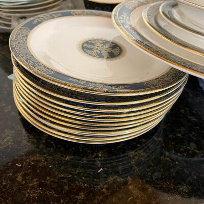 #119 Royal Doulton "CARLYLE" 6 pc. Service for 12
