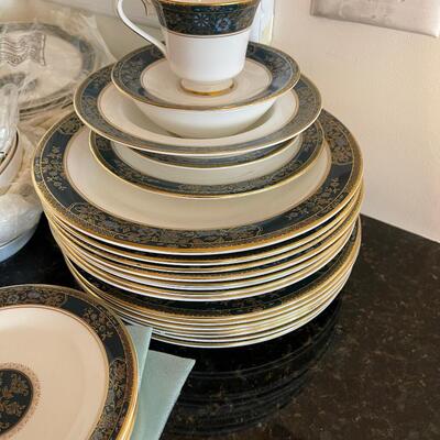 #119 Royal Doulton "CARLYLE" 6 pc. Service for 12