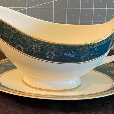 #121 Royal Doulton "CARLYLE" Gravy Boat w/saucer