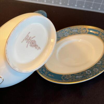 #121 Royal Doulton "CARLYLE" Gravy Boat w/saucer