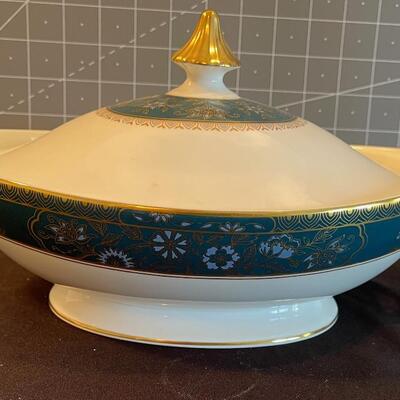 #122 Royal Doulton "CARLYLE" Covered Serving Dish
