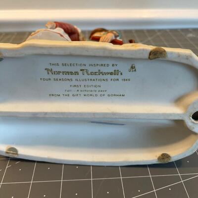 #146 Norman Rockwell Porcelain Statue 