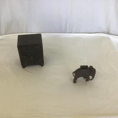 956-Antique Iron Banks