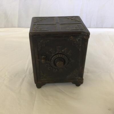 956-Antique Iron Banks