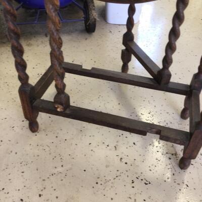 972-Small Oval English Gate Leg w/Barley Twist Legs