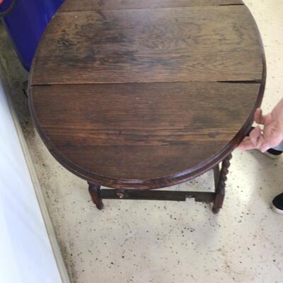 972-Small Oval English Gate Leg w/Barley Twist Legs