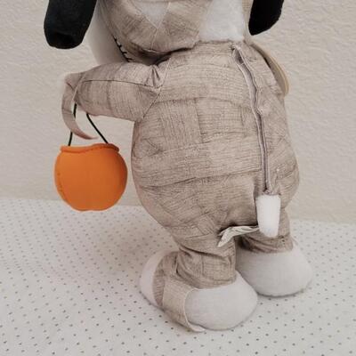 Lot 8: New RETIRED Hallmark Spooky Snoopy Halloween Figure - WORKS