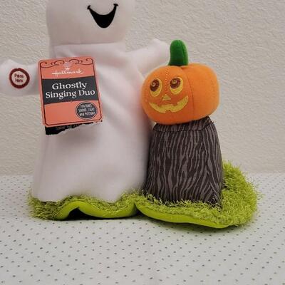 Lot 10: New RETIRED Hallmark Ghostly Singing Duo - WORKS