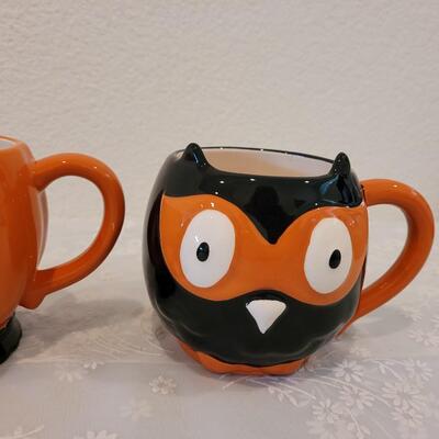 Lot 13: Halloween Coffee Cups 