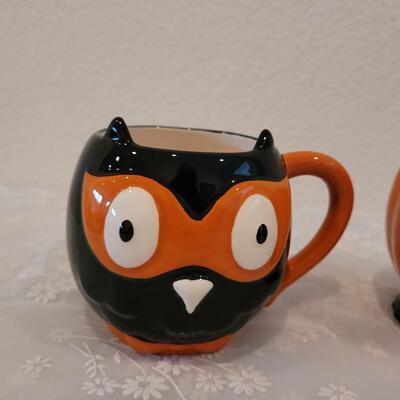 Lot 13: Halloween Coffee Cups 