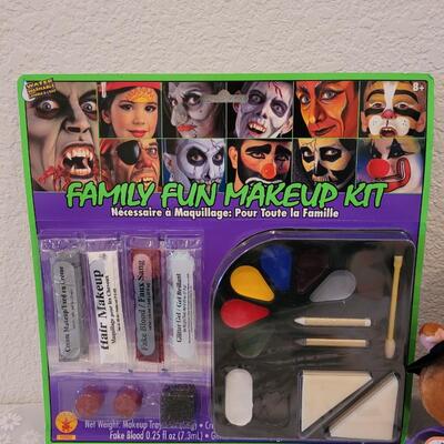 Lot 16: Window Gels, Light Up Treat Bucket, Make Up Kit and Itty-bitty Scooby