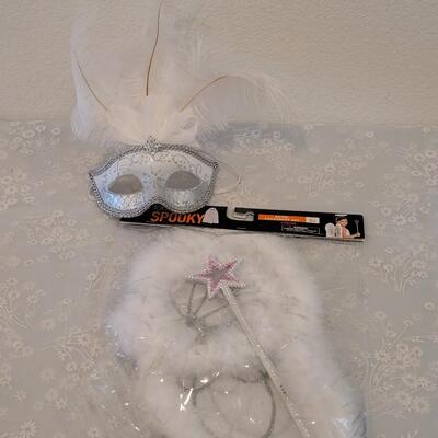 Lot 20: Angel Costume and Mask 
