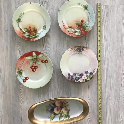 Five Vintage Plates and Hangers 