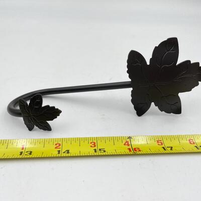 LONGABERGER WROUGHT IRON MAPLE LEAF WALL HOOK