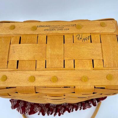 LONGABERGER 1998 HOLIDAY HOSTESS â€œWINTER WISHESâ€ BASKET