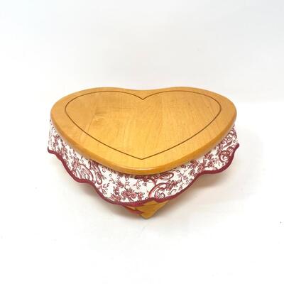 LONGABERGER 1999 SMALL â€œLOVE LETTERSâ€ SWEETHEART BASKET