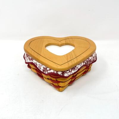 LONGABERGER 2000 SWEETHEART â€œLITTLE LOVEâ€ BASKET W/ PICTURE LID